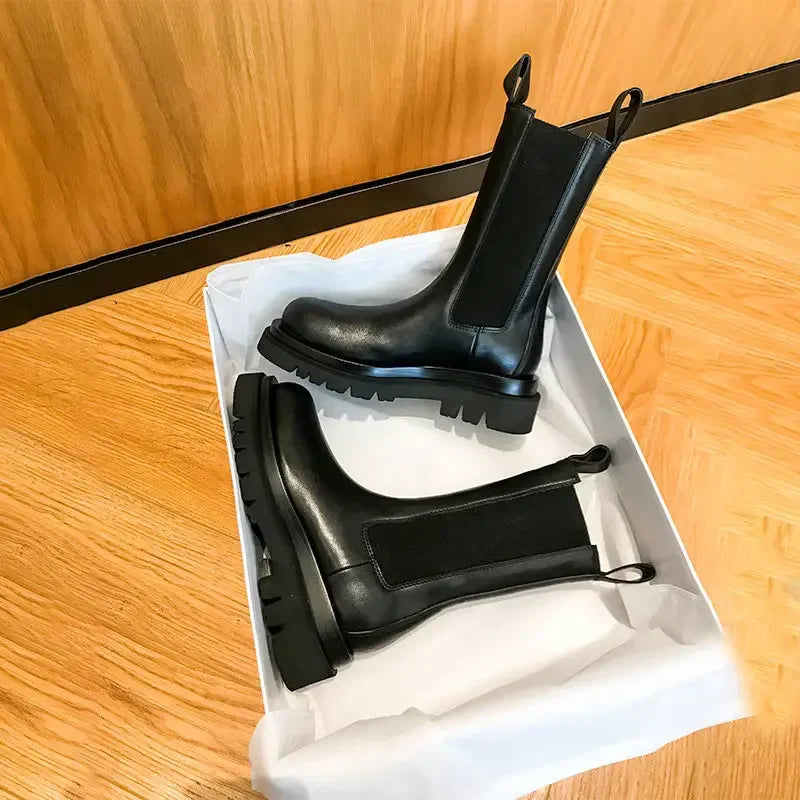 Bota Feminina de Inverno em Couro Legítimo - Lumi